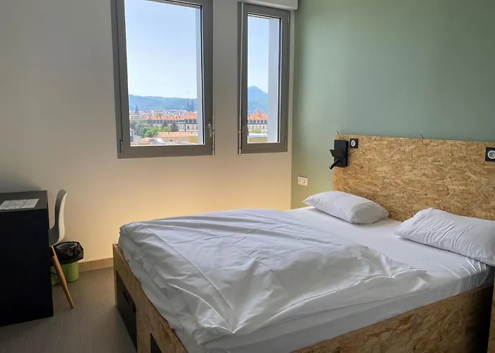 Auberge De Jeunesse Hi Clermont-Ferrand